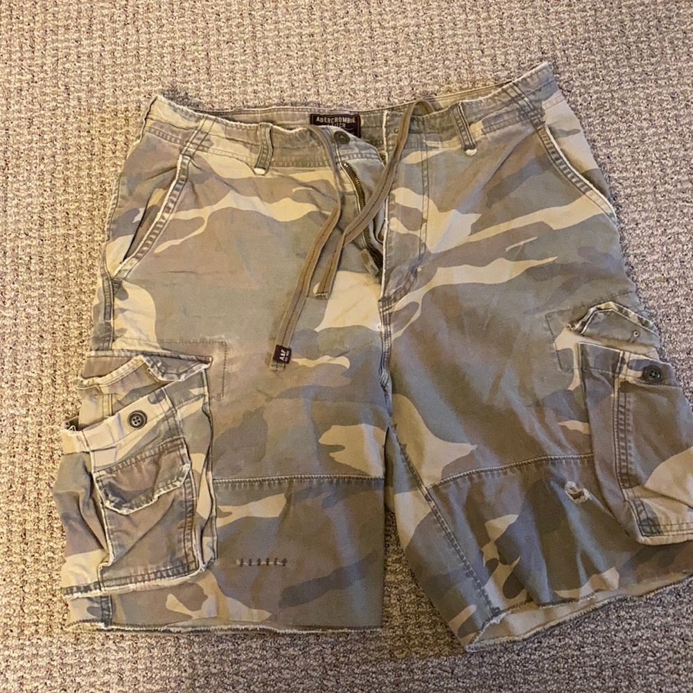 Abercrombie cargo camp shorts Men’s 34